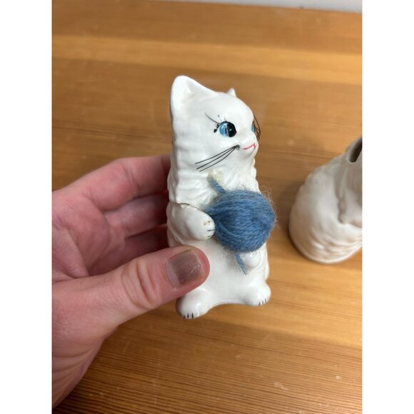 cat yarn ball (glued back on) salt and pepper shakers ceramic- no sound - Picture 6 of 8